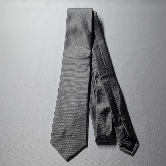 Calvin Klein Classic Gray Textured Tie - Picture 1 of 4